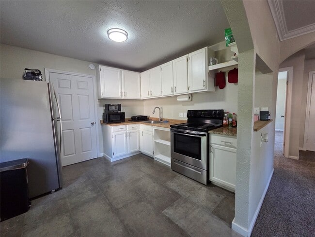 Building Photo - 10209 Palestine St