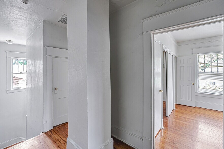 Building Photo - 1112 N Duke St