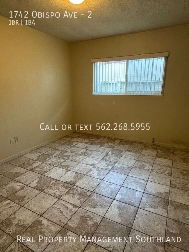 Building Photo - Spacious 1 BD + 1 Bath in gated building i...