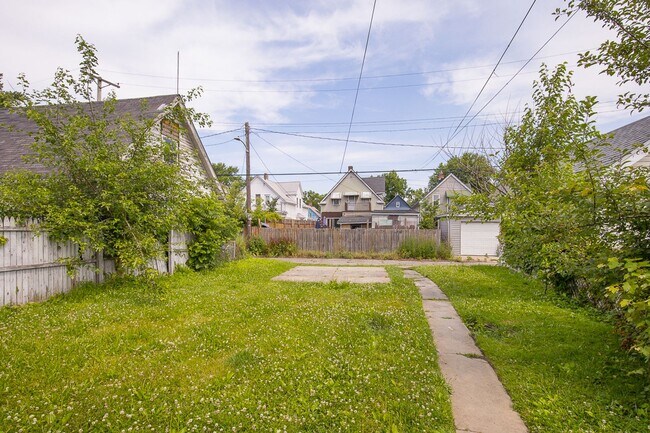 Building Photo - 3910 Carlyle Ave