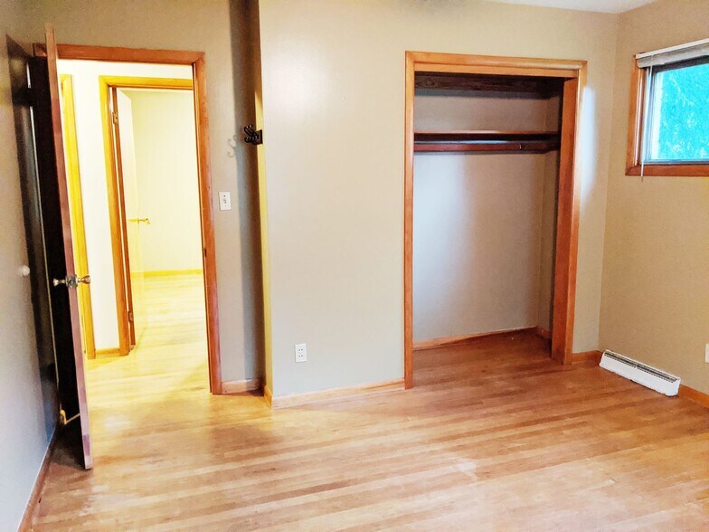 Building Photo - 208 S Hillsdale Dr