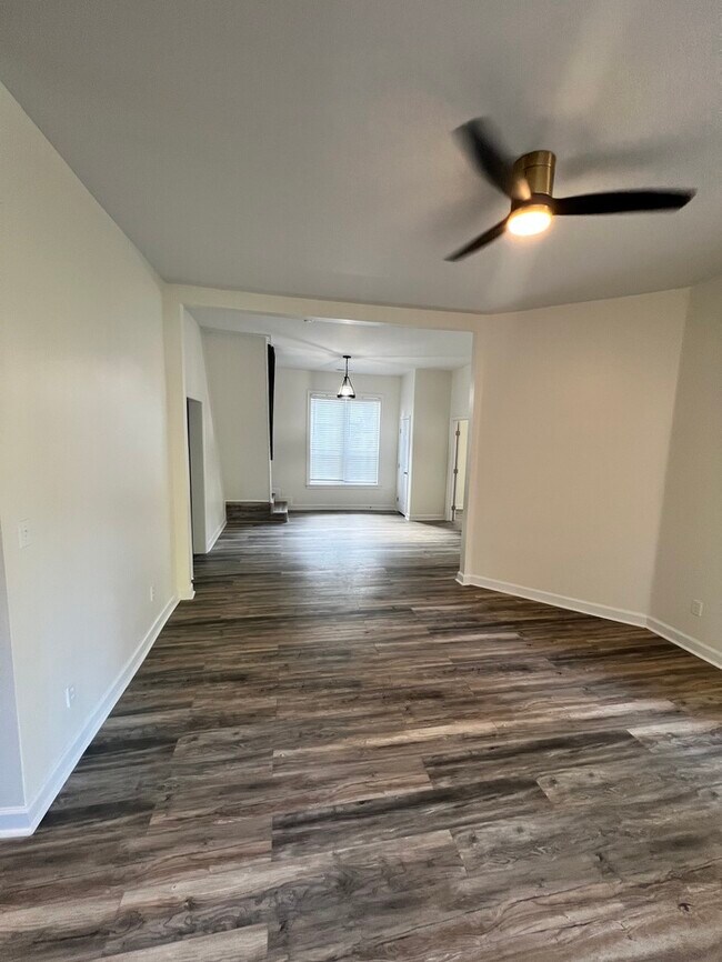 Building Photo - Newly Renovated Rental Home