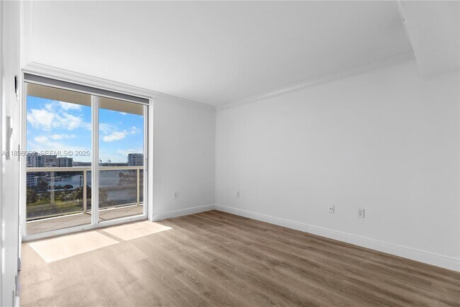 Building Photo - 1800 Sunset Harbour Dr