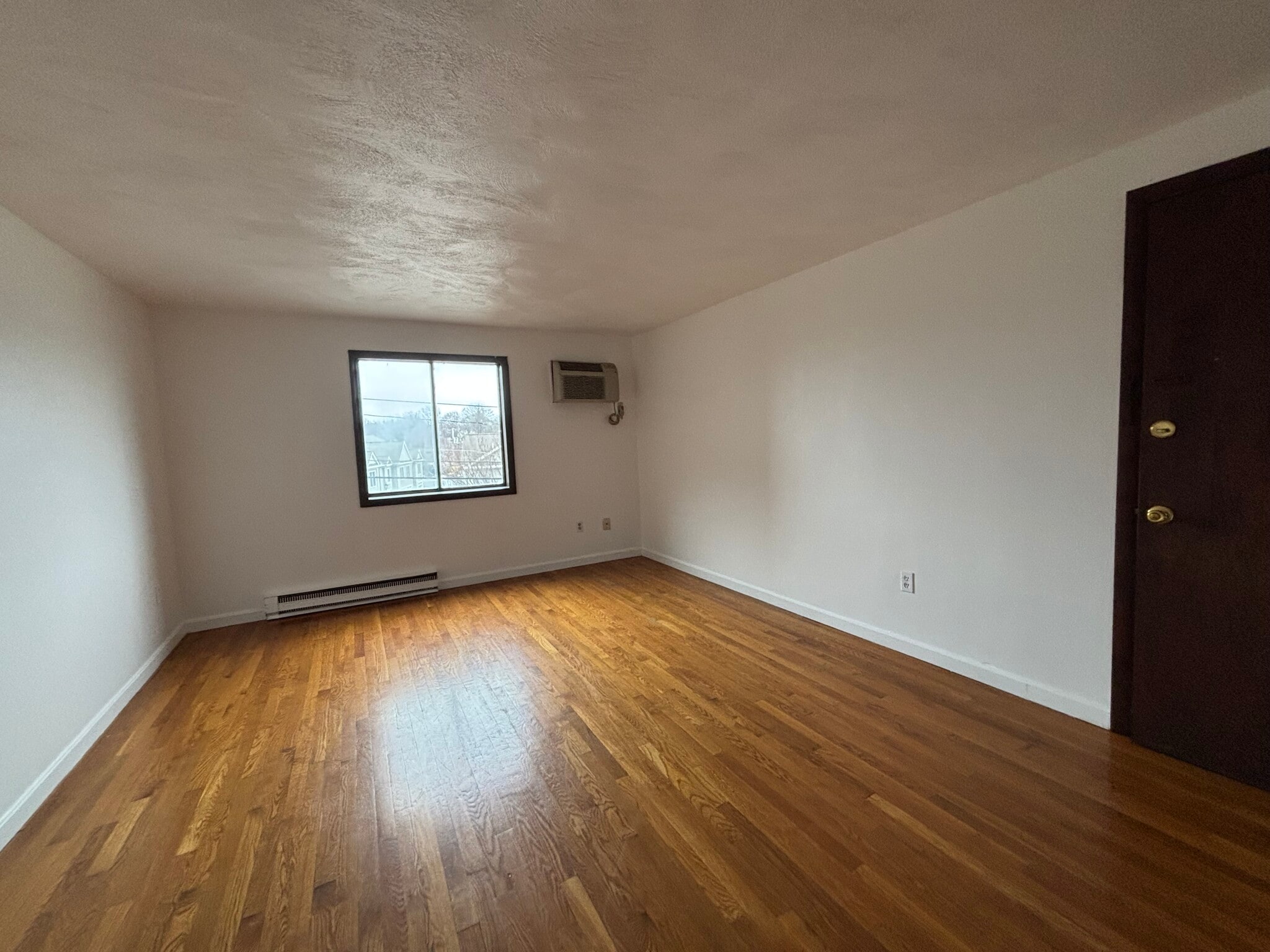 Building Photo - 224 Main St