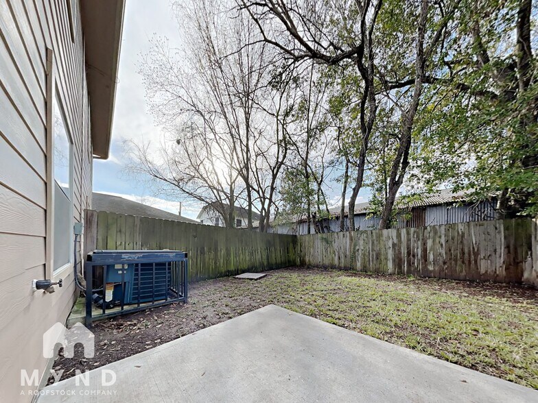 Building Photo - 6128 Sidney St