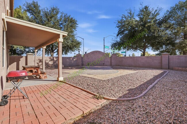 Building Photo - Corner Lot Gilbert Home with Modern Comforts in a Prime Location