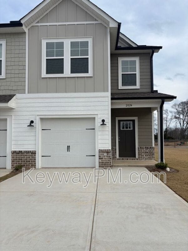 Building Photo - 2024 Denmark Ave SE