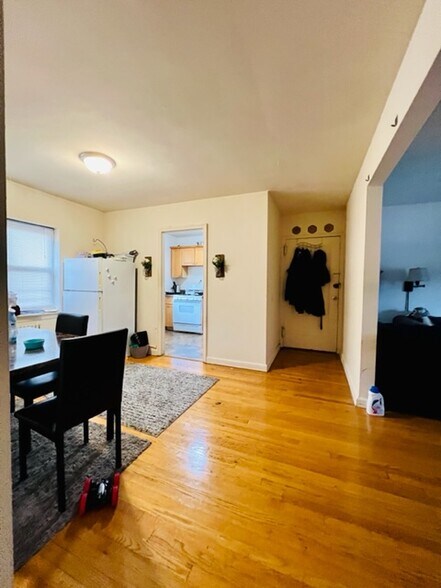 Building Photo - 403 Park Ave