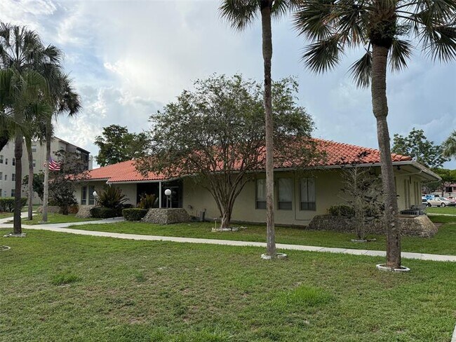 Building Photo - 1820 N Lauderdale Ave