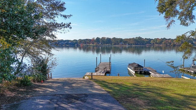 Building Photo - 6393 Raibow Row