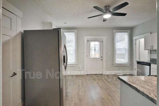 Building Photo - 628 E Whittier St