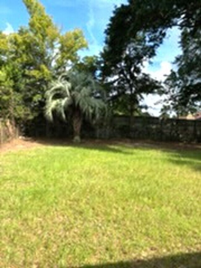 Building Photo - 275 Nightingale Dr