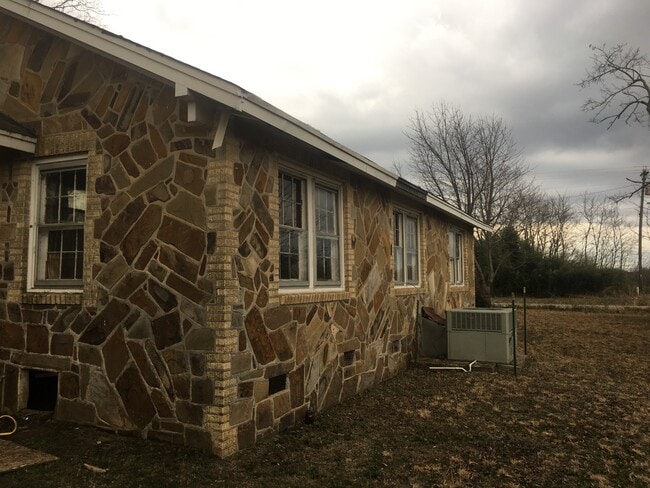Building Photo - 5546 AR-36