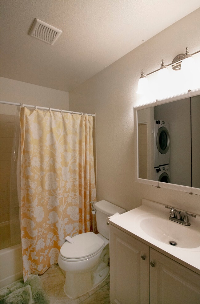 Building Photo - Mayfair 4plex