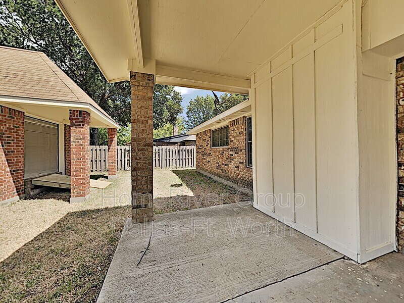 Building Photo - 2510 Valley View Dr