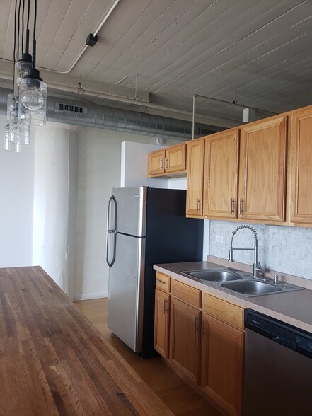 Building Photo - 1525 S Sangamon St