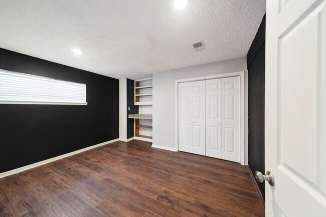 Building Photo - 11502 Village Pl Dr