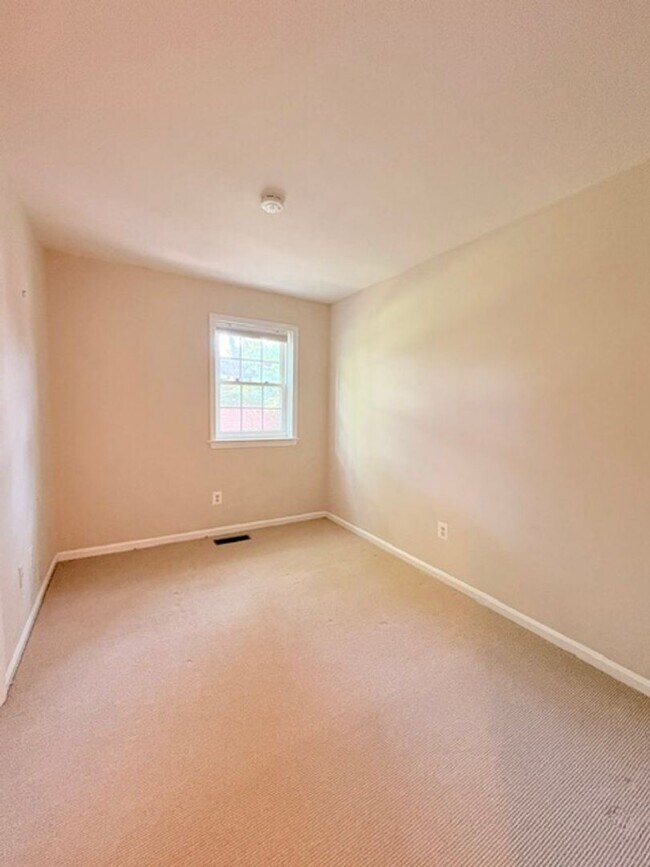 Building Photo - 6718 Kenwood Forest Ln