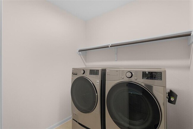Building Photo - 23827 Via Leoni Dr