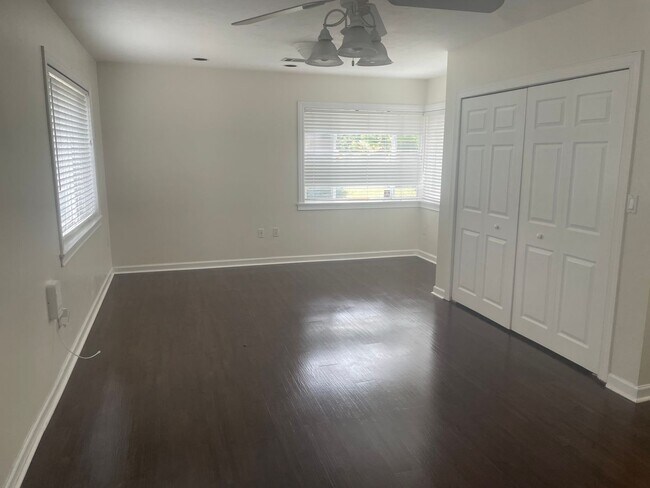 Building Photo - 2/2 HOME FOR RENT ONLY 1800$