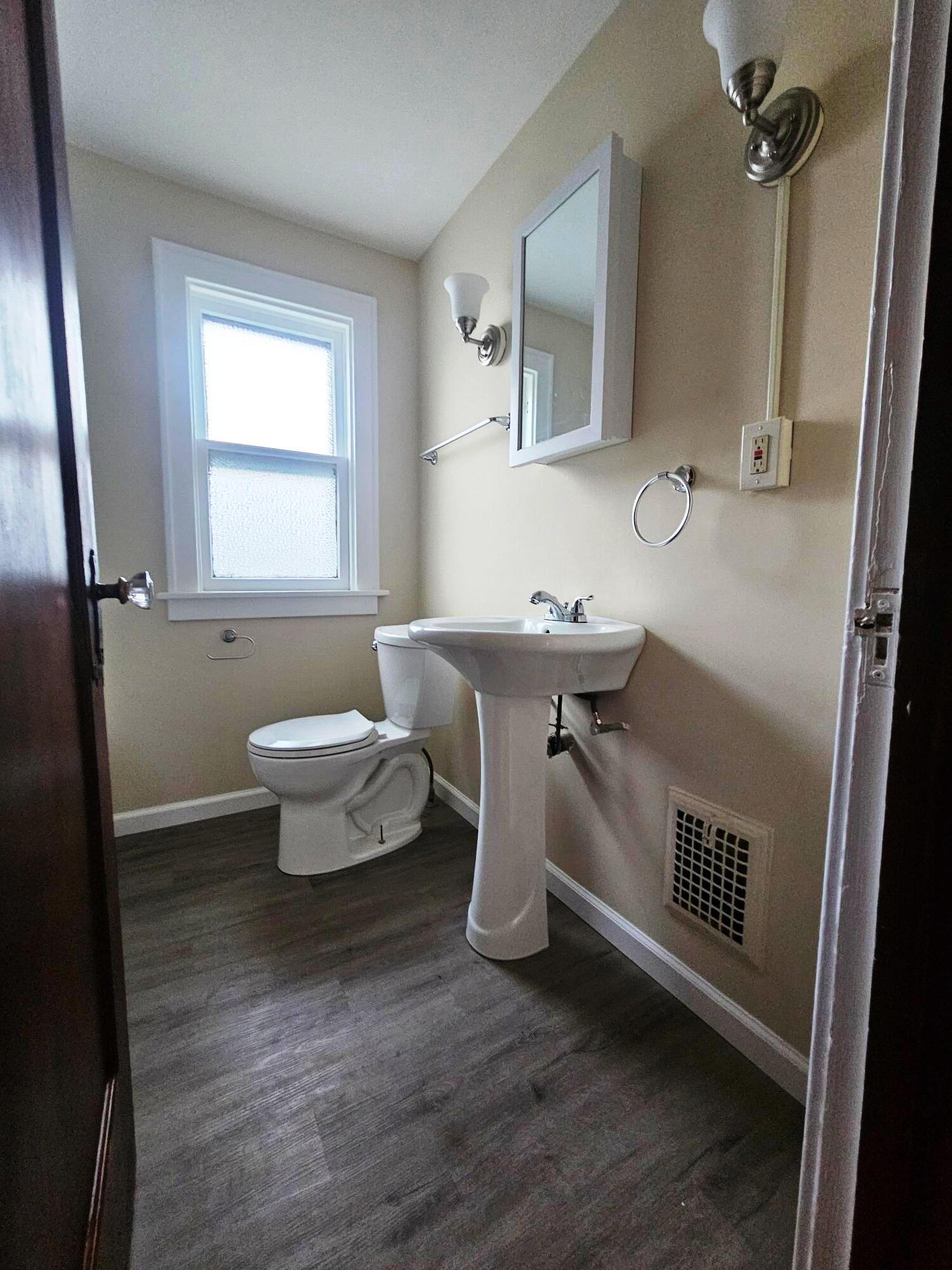 Building Photo - 536 Winspear Ave