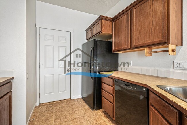 Building Photo - Townhouse Style Home with 3 Bedrooms, 2.5 Bathrooms, and a 2-Car Attached Garage Available in Coe...