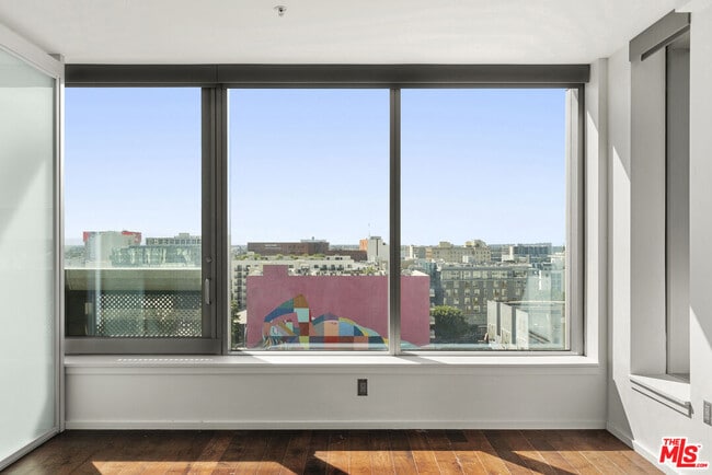 Building Photo - 1155 S Grand Ave