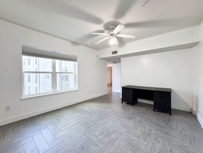 Building Photo - Corner Unit 2 bedroom 2 bathroom at The Grande Downtown