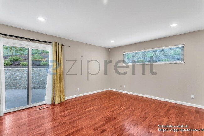 Building Photo - 341 Malcolm Ave