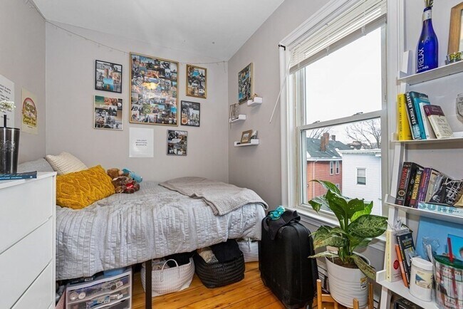 Building Photo - MISSION HILL BEAUTIFUL 4BED / 2BATH AVAILABLE 9/1/2026