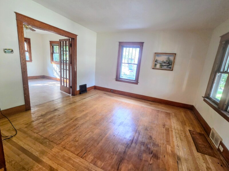 Building Photo - 1907 N Oakley St