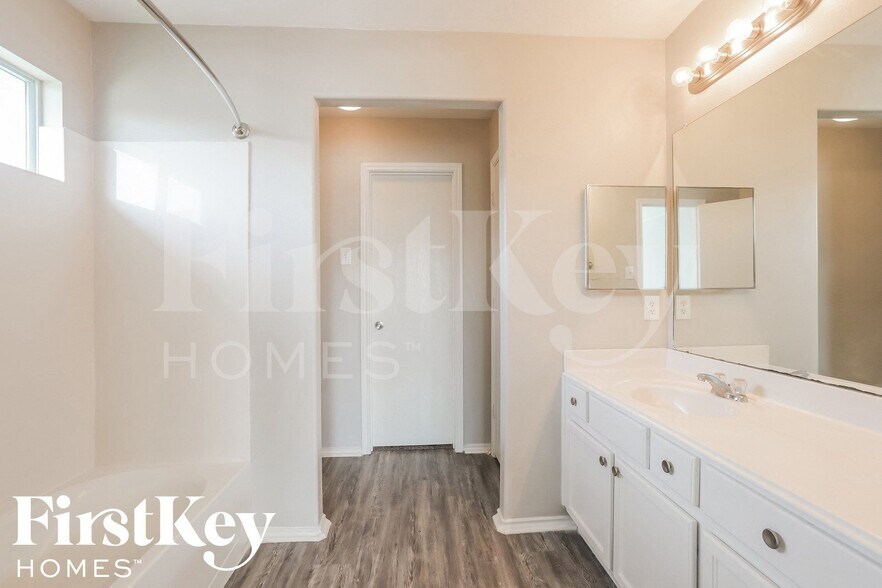 Building Photo - 2911 Cypress Island Dr