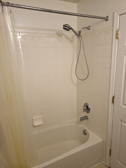 Building Photo - 243 Brookfield Dr