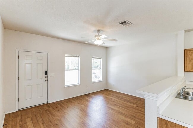 Building Photo - 1107 E 3rd St