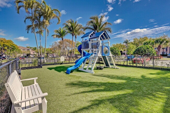Building Photo - 3020 Alcazar Pl