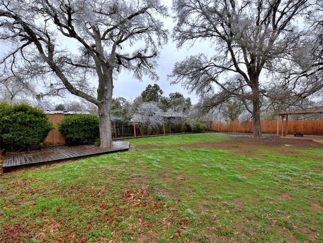 Building Photo - 2407 Versailles Dr