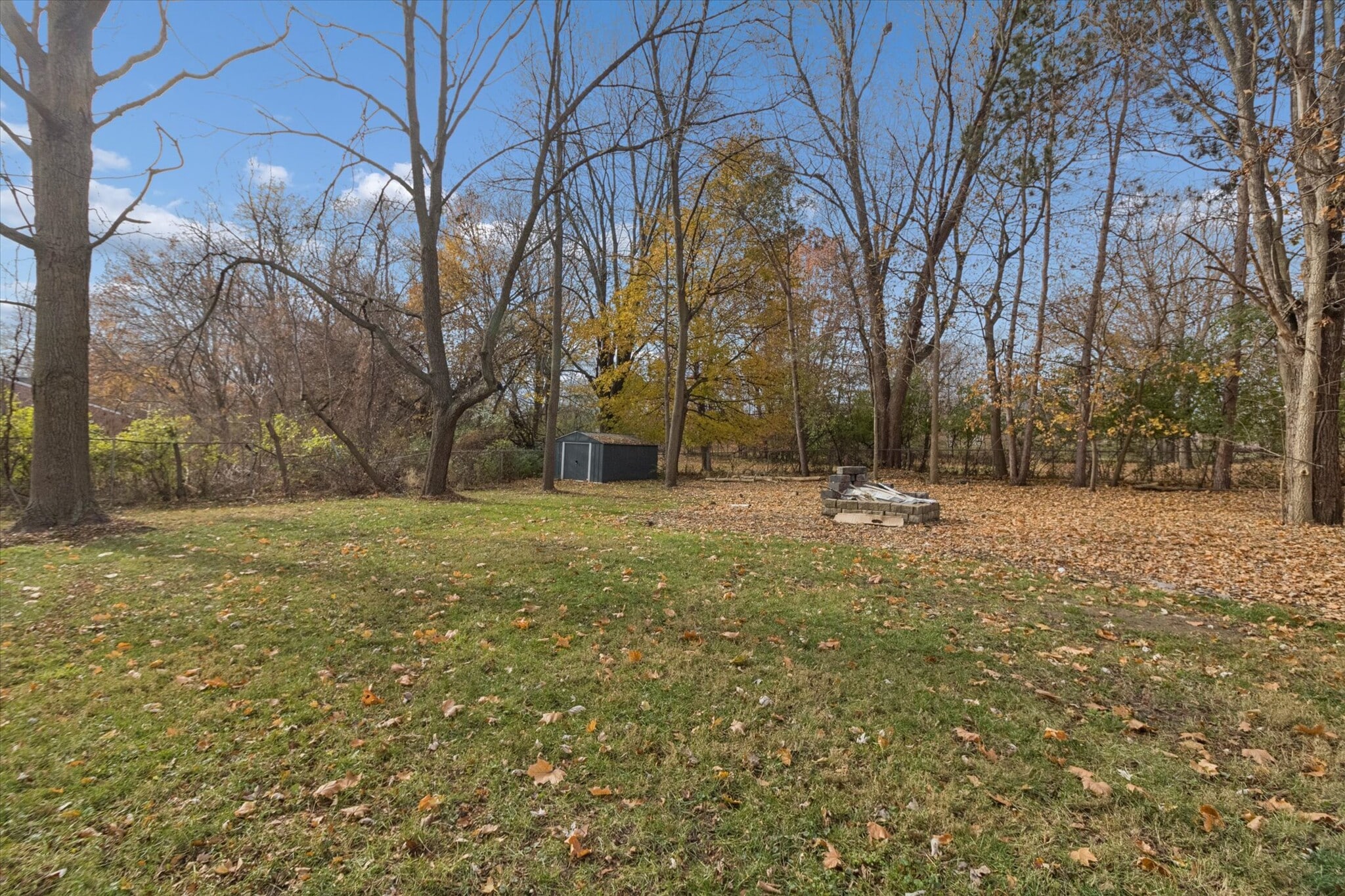 Building Photo - 671 W Clark Rd