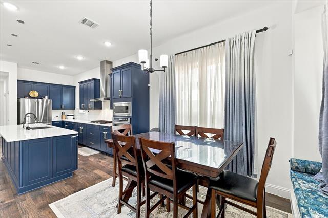 Building Photo - 1717 Canals Dr
