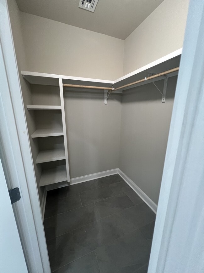 Building Photo - 113 Firethorn Dr