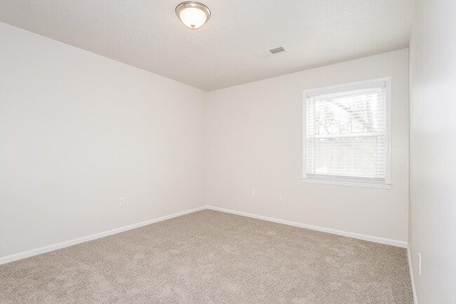 Building Photo - 207 E Pecan Valley St