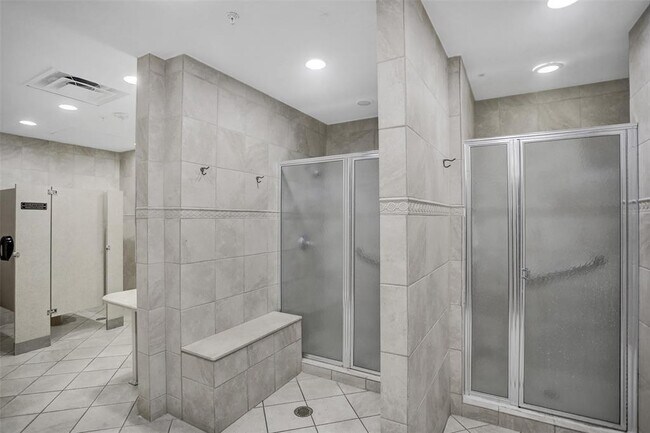 Building Photo - 2030 S Ocean Dr