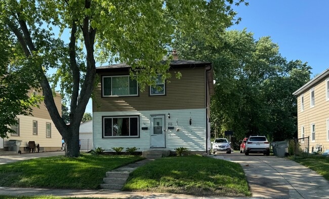 Building Photo - 4708-4710 W Howard Ave