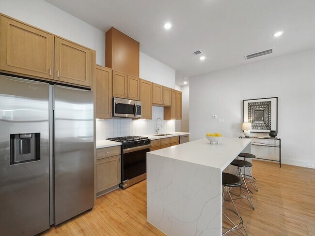 Building Photo - 861 Rachel St