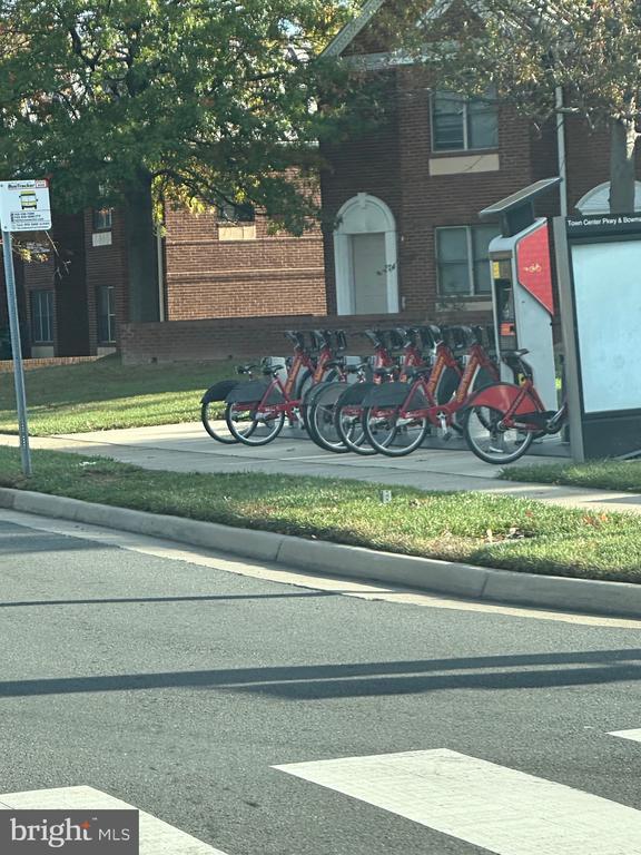 Building Photo - 1701 Lake Shore Crest Dr