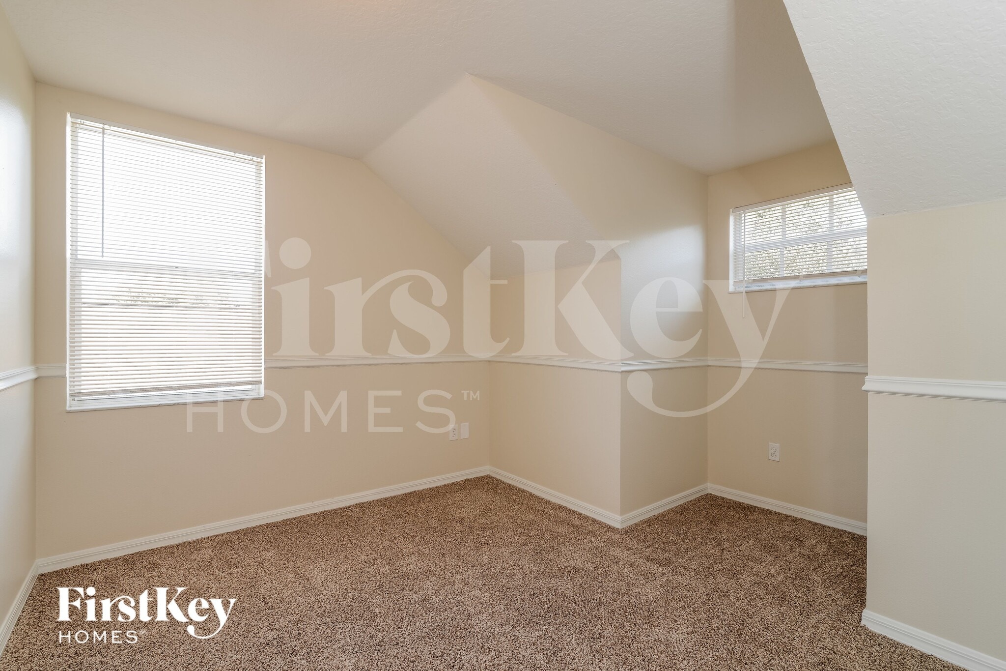 Building Photo - 6173 Skylarkcrest Dr