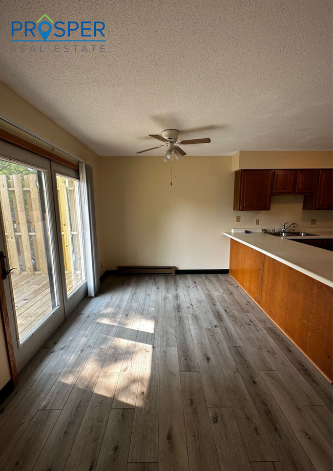 Building Photo - 3 Bedroom Unit Located Near Oakwood Mall