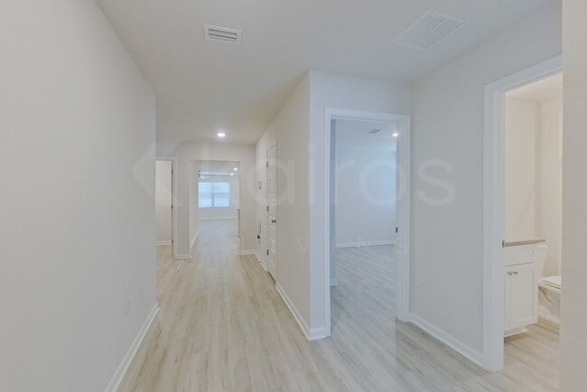 Building Photo - 341 Monarch Ln