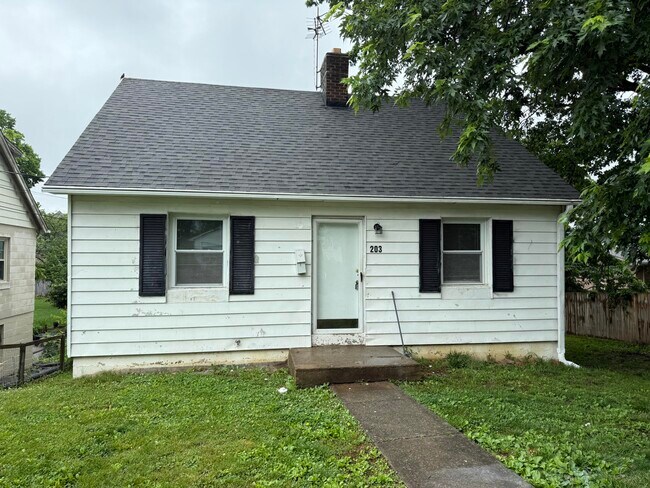 Building Photo - 203 W Elm St