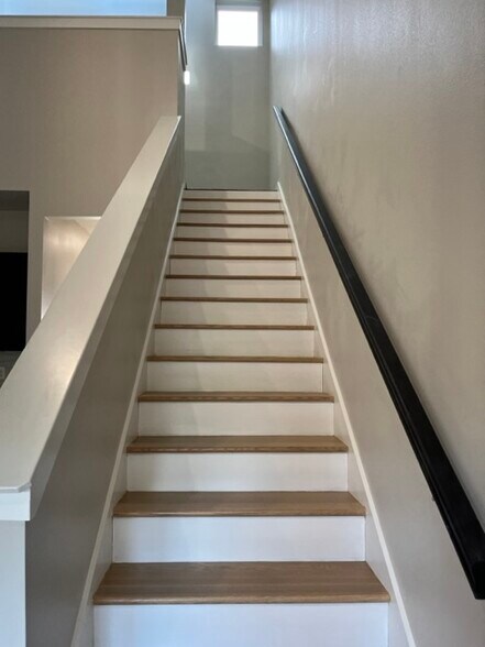 Staircase - 10565 Brothers Ln