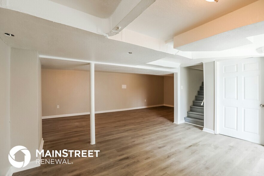 Building Photo - 3101 NE 56th St
